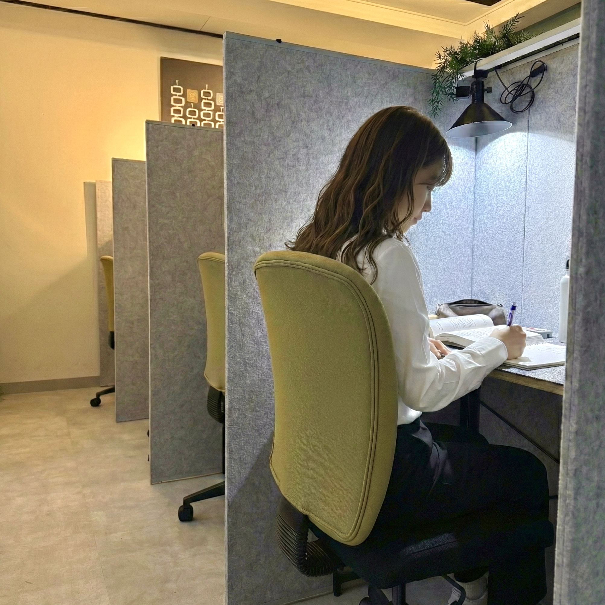 神戸の女性向け自習室BE-CON 女性専用席